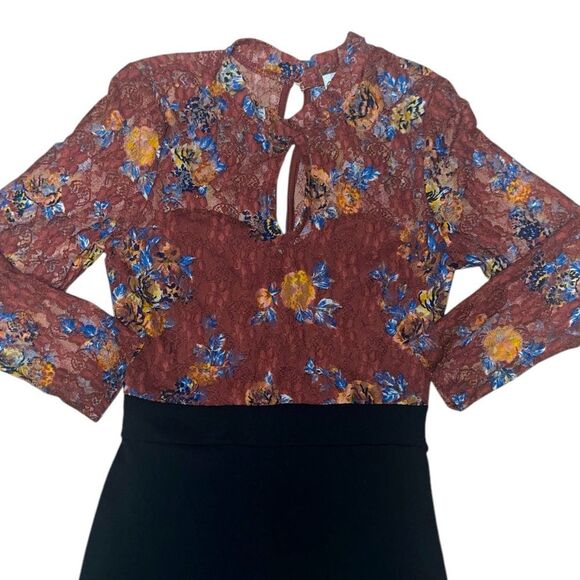 Almost Famous Casual Lace Bodycon Dress - Picture 2 of 5